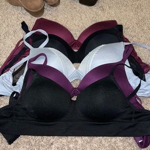 Bundle, 34B, gently worn. VictoriasSecret, No Boundaries, and Lively